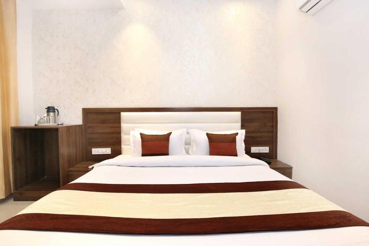Hotel O Grand Star Amritsar Eksteriør billede
